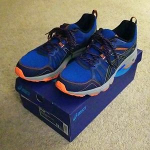 Men's Asics Gel-Venture shoes. Size 11
